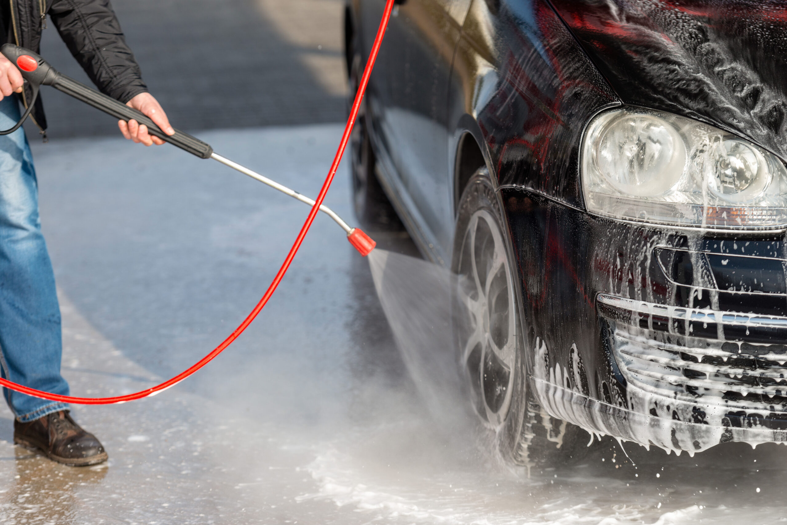 Car without touch washing self-service. Wash with water and foam.